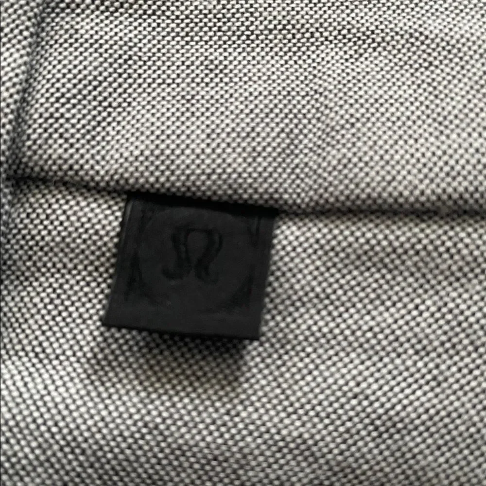 Lululemon Light Gray Knit Chino Shorts Men’s Sz 31